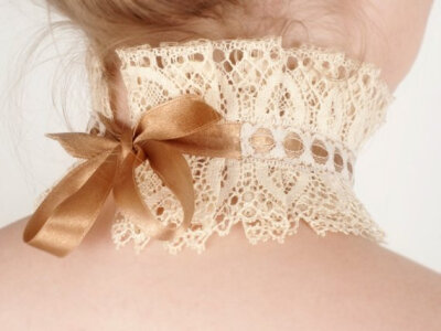 Cameo lace collar / neck ruffle