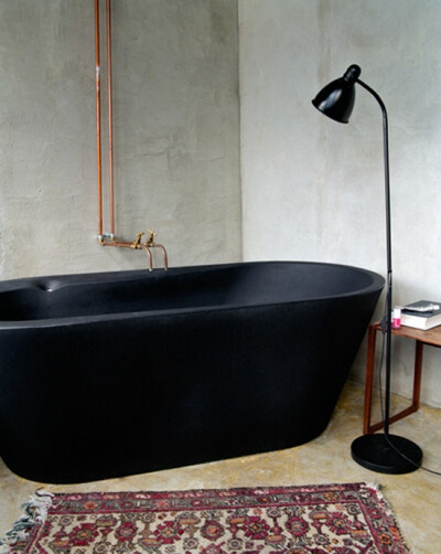 black tub