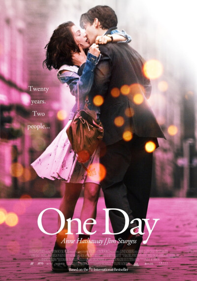 【苜苜】《ONE DAY》，美国电影，安妮.海瑟薇、吉姆·斯特吉斯。从1988年两人说好只做朋友，每年只见一次面。各自经历自己的爱情 事业和挫败后才发现两个人根本不可能只做朋友。--“not someone ,you .”不是某个人，…