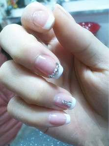 渐变美甲一直都是经典，人们在指甲上的想象也可以如此美丽！