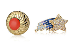 雅诗兰黛2012圣诞系列以浩翰星空穹苍为主题，配上闪烁金色的包装，推出星座粉盒及香氛膏两大特别系列。