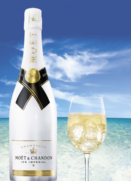 酩悦香槟推出了品牌旗下首款冰香槟Moët & Chandon Ice Imperial，冰香槟融合了黑比诺、皮诺穆尼耶和霞多丽，使得该香槟带有一种全新的风味，混合着热带水果香味和花香。