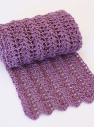 A good beginner crocheted scarf