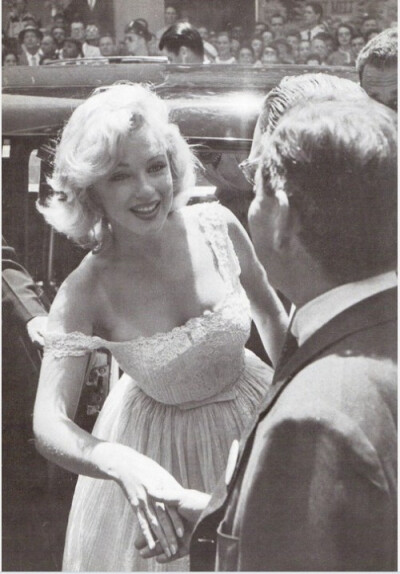 Marilyn meets and greets.