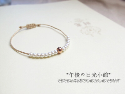 雅致细手链。纯铜珠。玻璃米珠 http://item.taobao.com/item.htm?spm=a1z10.3.0.105.sGdOeW&id=14303850226&