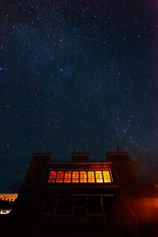 西藏星空下的当琼寺