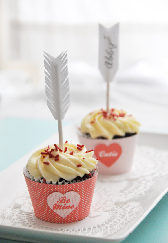 DIY CUPID'S ARROW CUPCAKE + TREAT BAG TOPPERS