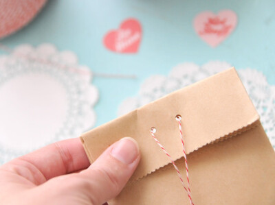 DIY CUPID'S ARROW CUPCAKE + TREAT BAG TOPPERS