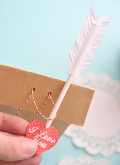 DIY CUPID'S ARROW CUPCAKE + TREAT BAG TOPPERS