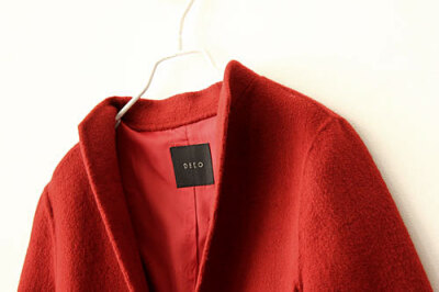 红色羊绒大衣