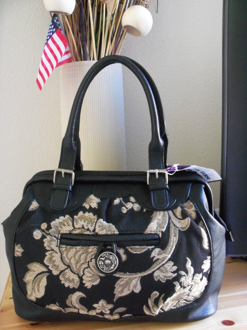 Nica 复古刺绣手拎挎包 http://anniewei.taobao.com/