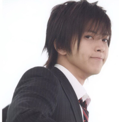 山下智久，日系男艺人~男演员~杰家当家小生之一~生田斗真的麻吉~~传说他会是下一个木村拓哉~~