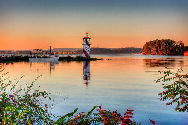 67. Powell Harbor Lighthouse, Guntersville Lake, 阿拉巴马州，美国。就让情归阿拉巴马。