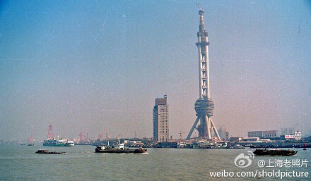 1992年，建造中的東方明珠廣播電視塔，這張更清晰。