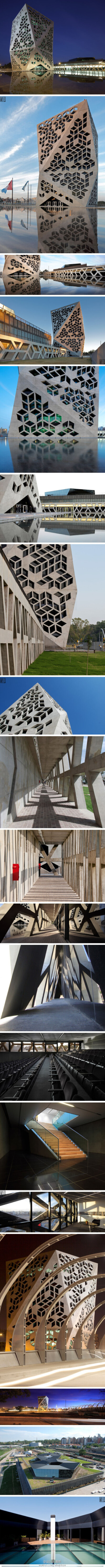 【“浮”在水面的几何菱形建筑】在历史悠久文化娱乐中心的科尔多瓦省，由GGMPU arquitectos + lucio morini共同打造可持续建筑，形态各异的菱形、三角形产生了一个独特的光线和阴影，建筑可以用来举行较大的聚会和活…