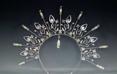 Another Elizabethan headpiece by ~ElnaraNiall on deviantART