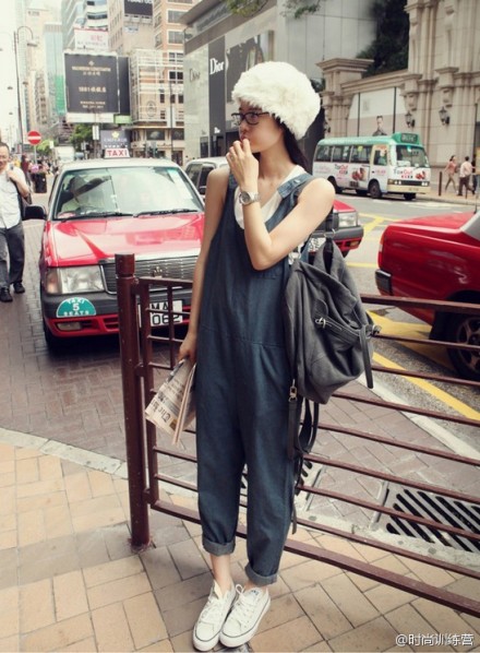 牛仔背带裤~配上简单的T恤