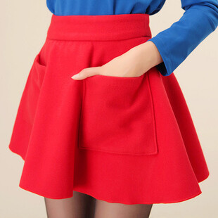 红色蓬蓬半身裙小A高腰太阳裙子。冬天怎么就不能穿裙子啦，来个喜气洋洋的红色蓬蓬裙换一种状态换一种心情吧。