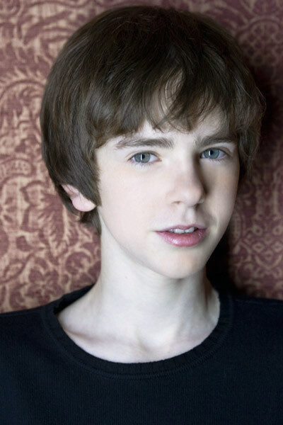 弗拉迪海默（Freddie highmore ）92年的帅小伙一枚。