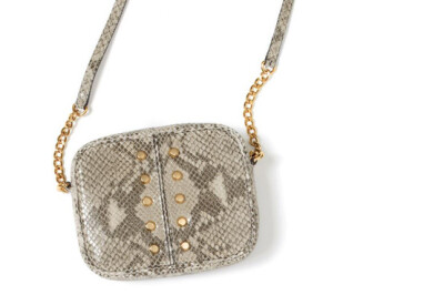 #Michael Kors手袋# @Michael-Kors Uptown Astor Snake-Print Crossbody 安哥拉蛇皮压纹单肩包，加之金色铆钉细节，第一眼便被吸引。