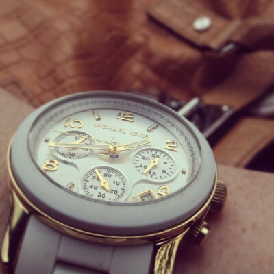 #Michael Kors配饰# @Michael-Kors White Midsized Chronograph Watch 计时码表型腕表。