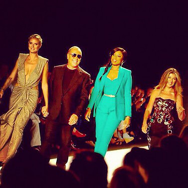 #Michael on…# Jennifer Hudson身着@Michael-Kors Resort 2013 单扣西装外套与露肩连身裤作客@projectRUNWAY 终场。“So much fun, so much talent!”