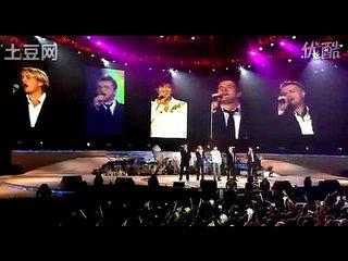 Westlife & 王力宏《You Raise Me Up》盖世英雄演唱会，经典合作，温暖画面，每次看都好激动！http://www.56.com/u17/v_Nzc1MzAyOTQ.html/880831_zhrmph.html