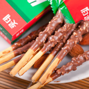 韩国乐天 杏仁巧克力棒 绿色包装 挡不住的美味32g 进口零食