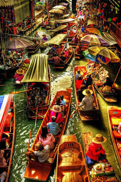 泰国的水上市场。