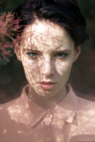 觉得自己有严重的情绪化 心情不好的时候 连周围的笑声都觉得讨厌