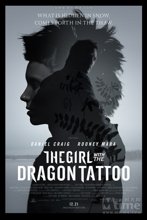 龙纹身的女孩The Girl with the Dragon Tattoo(2011) 《龙纹身的女孩》源于瑞典推理小说名家斯蒂格·拉赫松《千禧年》（The Millennium Trilogy）三部曲的第一部。鲁妮·玛拉身上和脸上的那些穿刺，包括鼻环、唇环、眉钉、耳钉和乳环都是真的，并不是化妆的效果。鲁妮·玛拉是在瑞典和布鲁克林的一些纹身店里做的这些穿刺手术。自从看了 龙纹 就爱上了鲁妮。