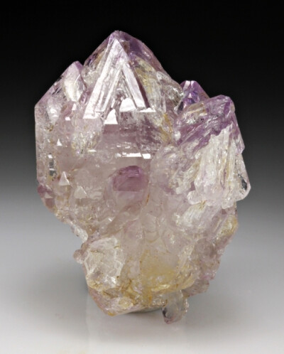 。如果您想单纯的欣赏水晶，水晶原石观赏石是你的不二之选，给人一种返璞归真的感觉