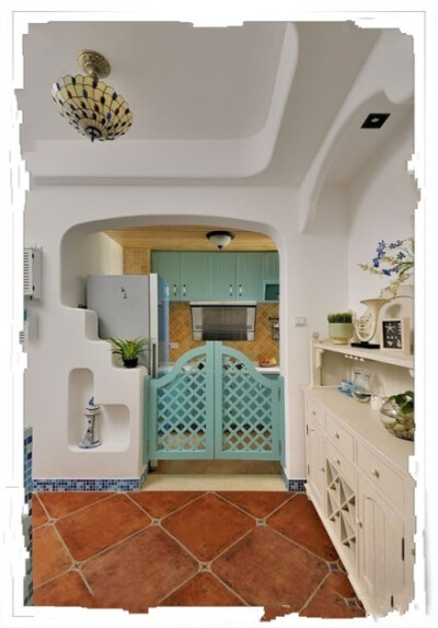 地中海风格的厨房门，喜欢这样的蓝白调~～