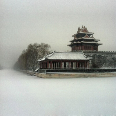 一下雪，北京就变成了北平。。。下了雪之后到后海，就穿越到了明清。。（图byZebra 文）