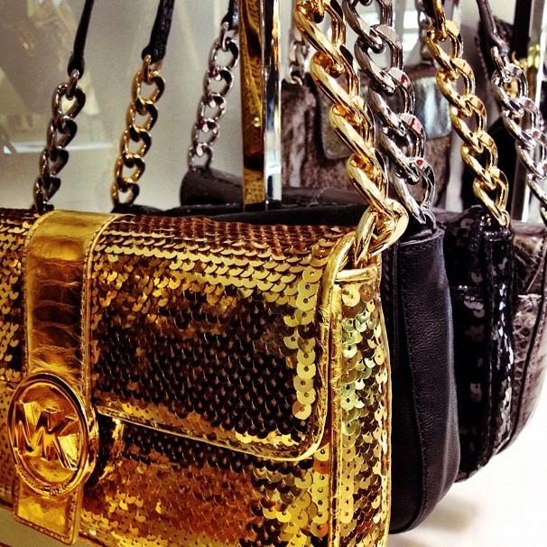 #Michael Kors手袋# @Michael-Kors Fulton Sequined Small Flap Bag 亮片翻盖小肩包 "Shimmer, sparkle and shine!" http://t.cn/zj9TXsQ