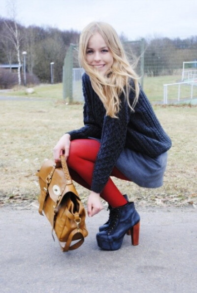 为自己，要活得快乐，无论走到哪里，别丢下自己的微笑。