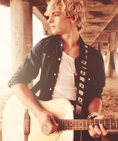 Austin ＆ Ally 的男主 。音乐才子