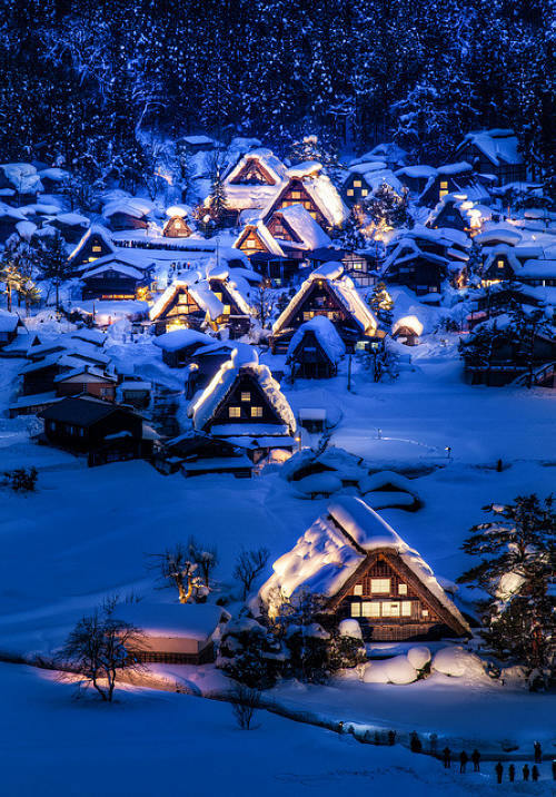 【蔓纪】[冬夜] 五个山的冬夜 日本富山县的世界遗产