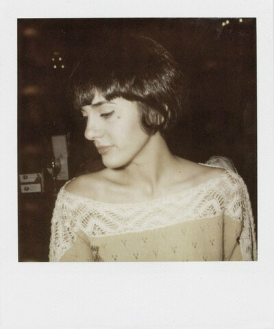 再美丽的衣服，不及两根锁骨。