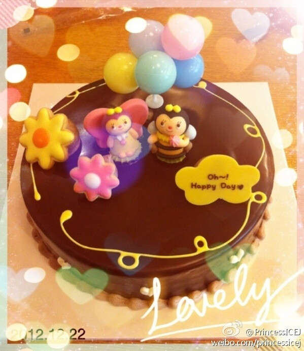 My 25'th Birthday*･゜ﾟ･*:.｡..｡.:*･'(*ﾟ▽ﾟ*)'･*:.｡. .｡.:*･゜ﾟ･*It's with the chocolate. And the Bee King&Queen. Oh〜! The Happy Day. -☆^ _ ^