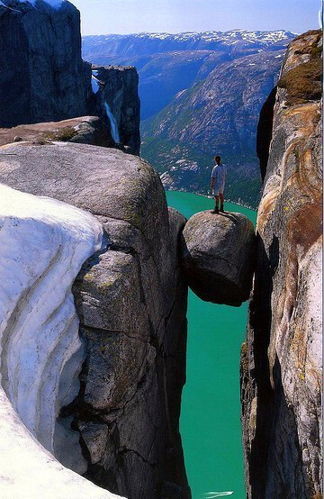 挪威的里瑟峡湾，令人震撼的场景，俯视天地苍穹无限风光，也是一种属于勇者的风光。