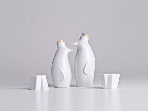 巴西陶艺品牌Holaria的陶瓷调味罐组合，包括企鹅外形设计的油醋罐和冰山形状的调味瓶。