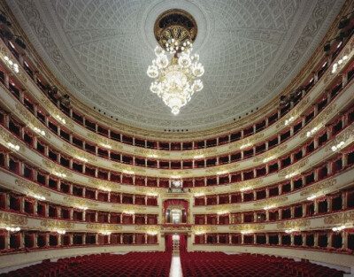 opera house white ceiling and red seats