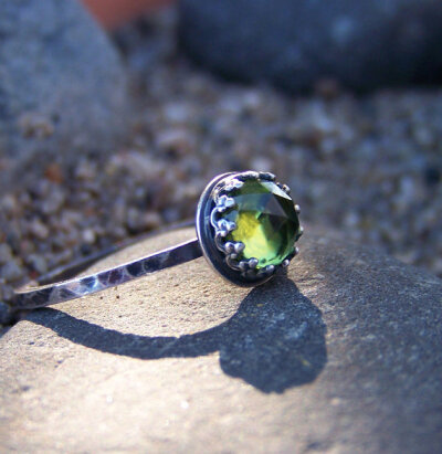 Flora - Brilliant Faceted 6mm Peridot in Sterling Silver Crown Bezel