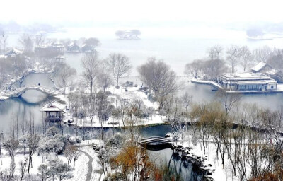 大明湖南区的雪景