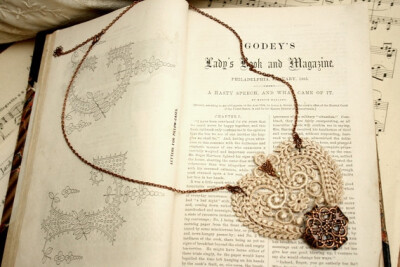 lace necklace -FIONA- ecru by tinaevarenee