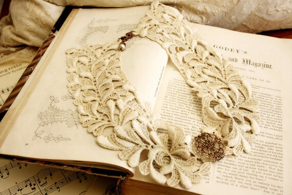 lace collar necklace -SHEILIA- ecru by tinaevarenee