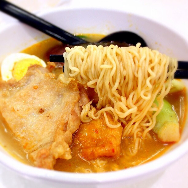 HK instant noodles with chicken chop