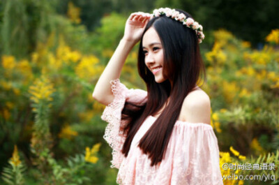 爱笑的姑娘兄弟多，爱哭的姑娘闺蜜多，爱撒娇的姑娘男人多。所以这个时代最愁人的是，会笑的不如会哭的，会哭的不如会嗲的。