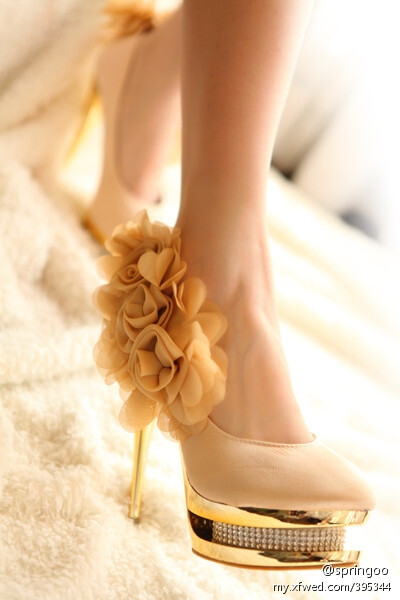 金色婚鞋，穿在脚上不一样的感觉